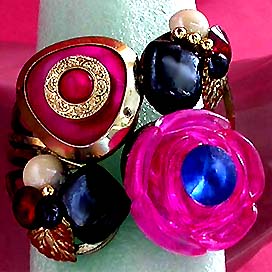 a beautiful vintage costume jewelry bracelet unsigned