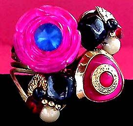 a beautiful vintage costume jewelry bracelet unsigned