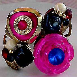 a beautiful vintage costume jewelry bracelet unsigned