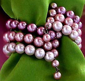 a beautiful vintage costume jewelry bracelet unsigned