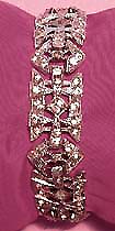 a beautiful vintage costume jewelry bracelet Unsigned