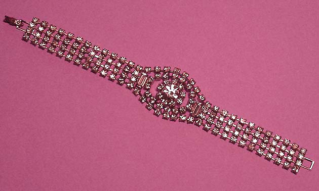 a beautiful vintage costume jewelry bracelet unsigned