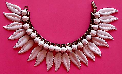 a beautiful vintage costume jewelry bracelet unsigned