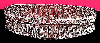 a beautiful vintage costume jewelry bracelet unsigned