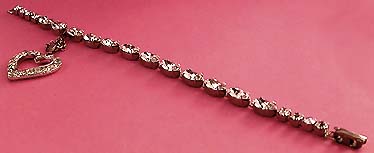 a beautiful vintage costume jewelry bracelet unsigned