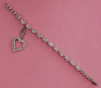 a beautiful vintage costume jewelry bracelet unsigned