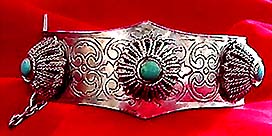 a beautiful vintage costume jewelry crystal rhinestone bracelet