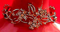 a beautiful vintage costume jewelry crystal rhinestone bracelet