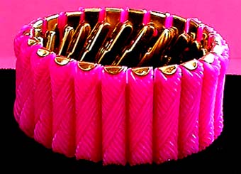 a beautiful vintage costume jewelry bracelet unsigned