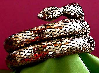 a beautiful vintage costume jewelry bracelet unsigned