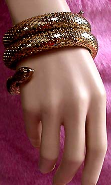 a beautiful vintage costume jewelry bracelet unsigned