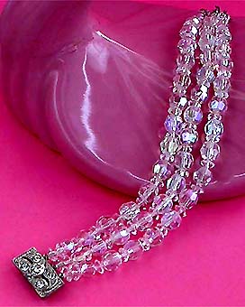 a beautiful vintage costume jewelry bracelet unsigned
