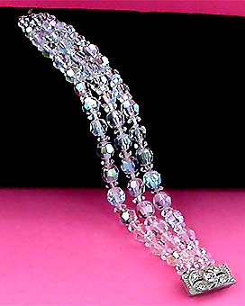 a beautiful vintage costume jewelry bracelet unsigned