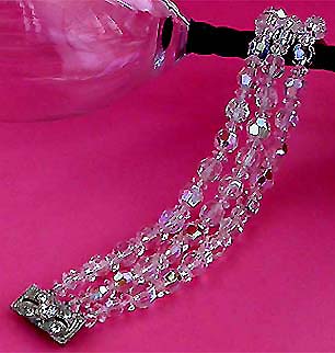 a beautiful vintage costume jewelry bracelet unsigned