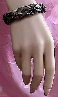 a beautiful vintage costume jewelry bracelet unsigned