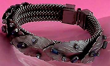 a beautiful vintage costume jewelry bracelet unsigned