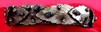 a beautiful vintage costume jewelry bracelet unsigned