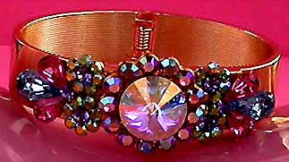 a beautiful vintage costume jewelry bracelet unsigned