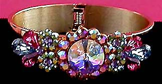 a beautiful vintage costume jewelry bracelet unsigned