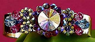a beautiful vintage costume jewelry bracelet unsigned