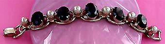 a beautiful vintage costume jewelry bracelet unsigned