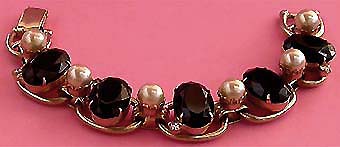 a beautiful vintage costume jewelry bracelet unsigned