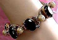 a beautiful vintage costume jewelry crystal rhinestone bracelet