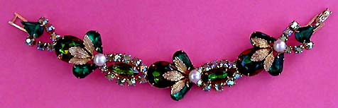 a beautiful vintage costume jewelry bracelet unsigned