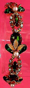 a beautiful vintage costume jewelry bracelet unsigned