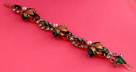 a beautiful vintage costume jewelry bracelet unsigned