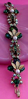 a beautiful vintage costume jewelry bracelet unsigned