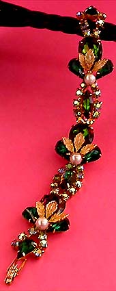 a beautiful vintage costume jewelry bracelet unsigned