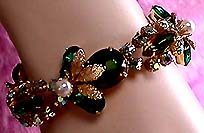 a beautiful vintage costume jewelry crystal rhinestone bracelet