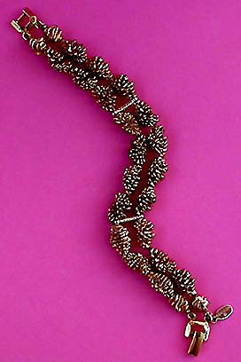 a beautiful vintage costume jewelry bracelet unsigned