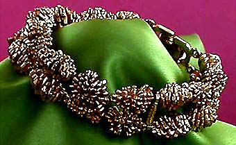 a beautiful vintage costume jewelry bracelet unsigned