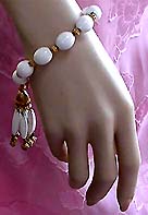 a beautiful vintage costume jewelry crystal rhinestone bracelet