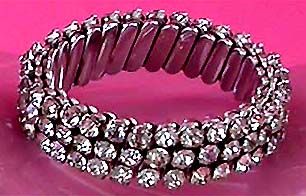 a beautiful vintage costume jewelry bracelet unsigned