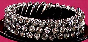 a beautiful vintage costume jewelry bracelet unsigned