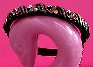 a beautiful vintage costume jewelry bracelet unsigned