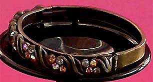 a beautiful vintage costume jewelry bracelet unsigned