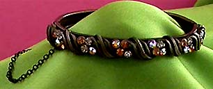 a beautiful vintage costume jewelry bracelet unsigned