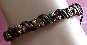 a beautiful vintage costume jewelry bracelet unsigned