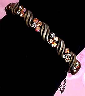 a beautiful vintage costume jewelry bracelet unsigned