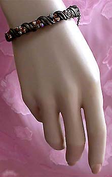 a beautiful vintage costume jewelry bracelet unsigned