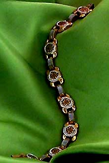 a beautiful vintage costume jewelry bracelet unsigned