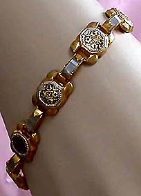 a beautiful vintage costume jewelry bracelet unsigned