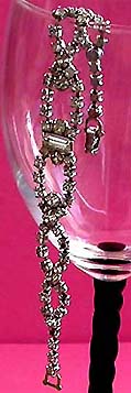 a beautiful vintage costume jewelry bracelet unsigned