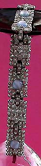 a beautiful vintage costume jewelry bracelet unsigned