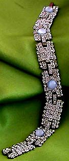 a beautiful vintage costume jewelry bracelet unsigned