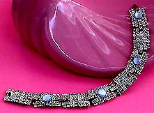 a beautiful vintage costume jewelry crystal rhinestone bracelet